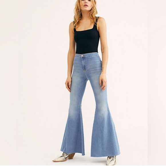 NWT FREE PEOPLE 'JUST FLOAT ON' FLARE JEANS - Picture 2 of 15